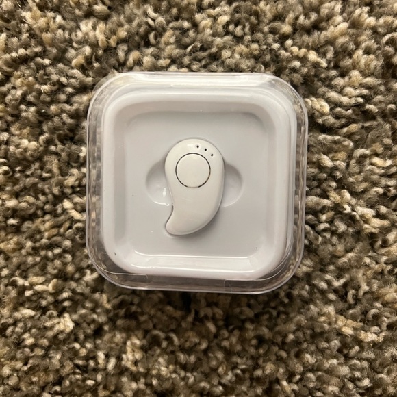 Wireless Bluetooth Earpiece - Picture 5 of 10